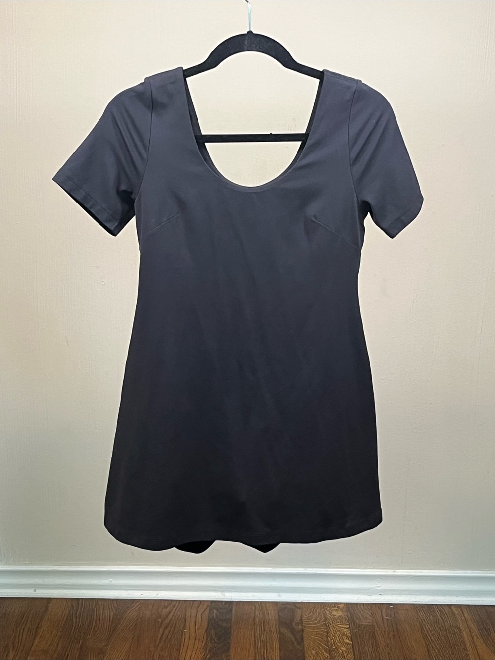 Lululemon Scoop Neck Dress Size 8 Black Built-In Shorts